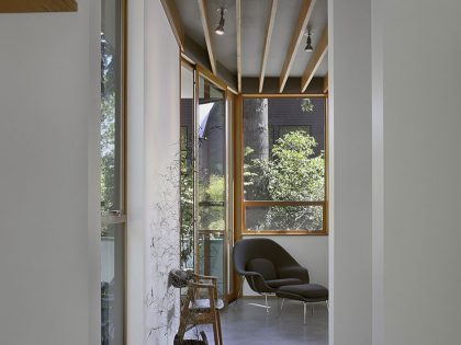 A Cozy and Luminous Modern Home Full of Concrete and Wood Elements in Seattle by SHED Architecture & Design (9)
