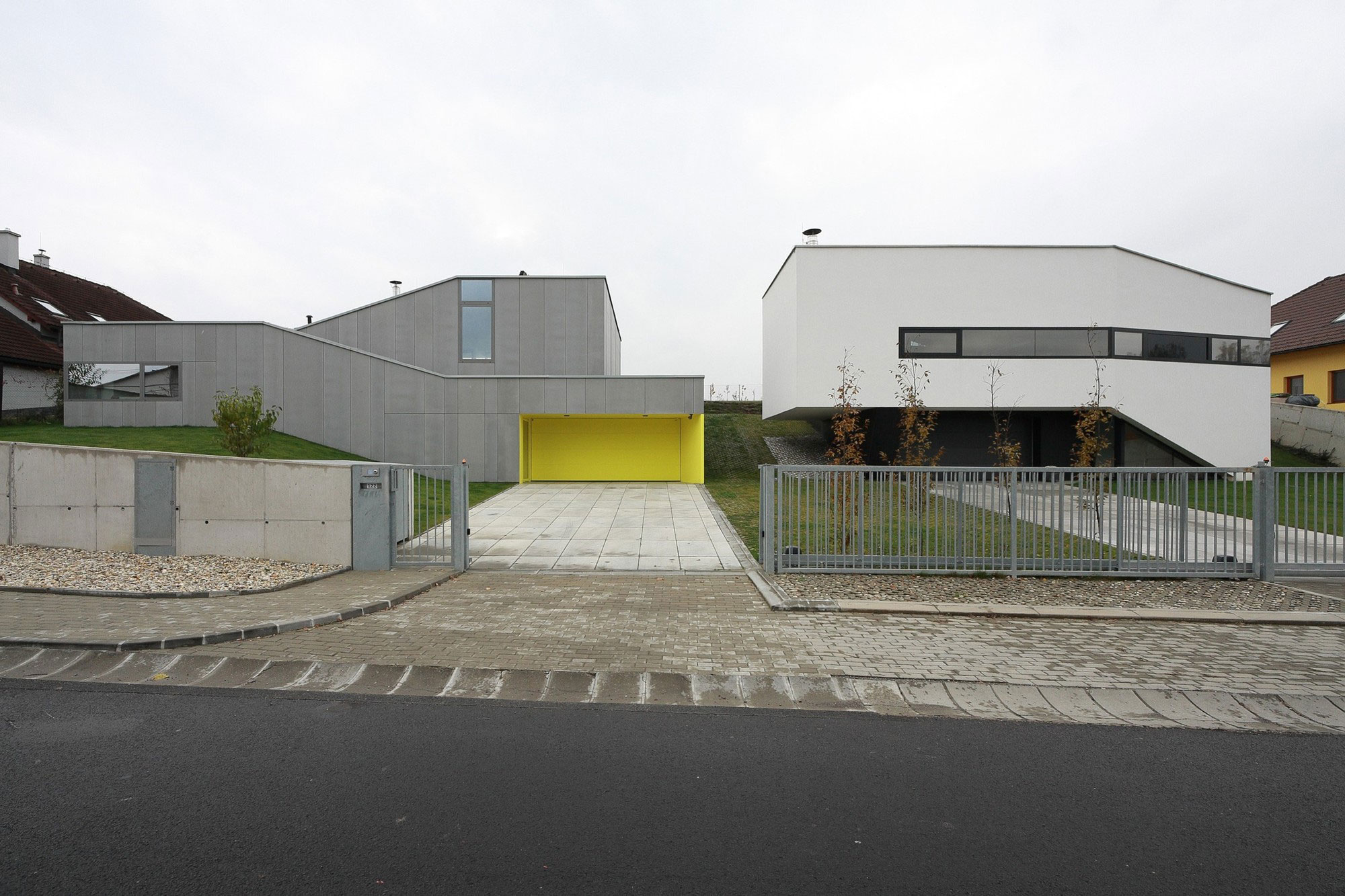 A Cozy and Luxurious Modern House for an Elderly Couple in Banská Bystrica, Slovakia by Pauliny Hovorka Architekti (1)