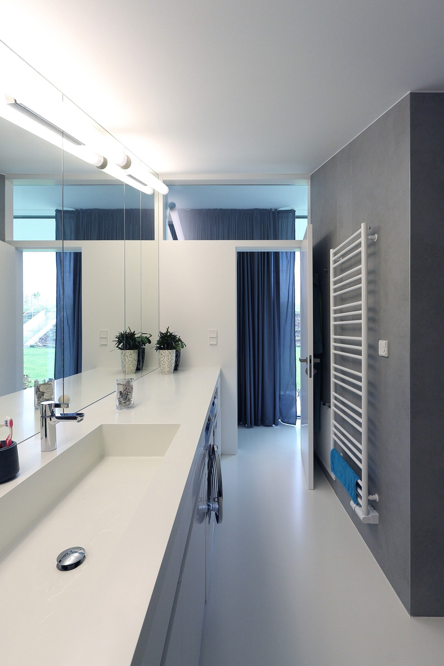 A Cozy and Luxurious Modern House for an Elderly Couple in Banská Bystrica, Slovakia by Pauliny Hovorka Architekti (18)