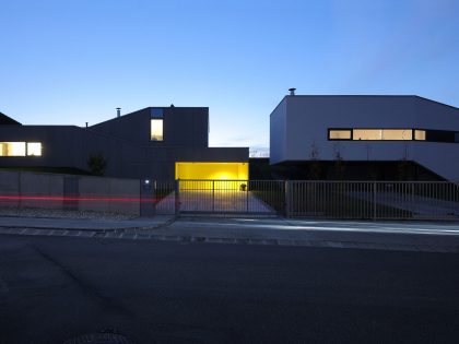 A Cozy and Luxurious Modern House for an Elderly Couple in Banská Bystrica, Slovakia by Pauliny Hovorka Architekti (21)