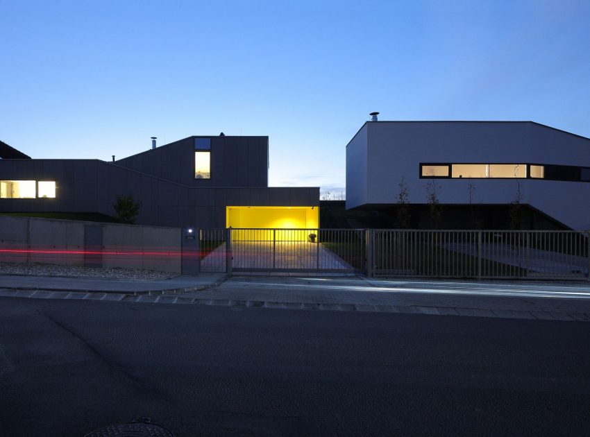 A Cozy and Luxurious Modern House for an Elderly Couple in Banská Bystrica, Slovakia by Pauliny Hovorka Architekti (21)