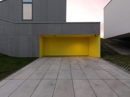 A Cozy and Luxurious Modern House for an Elderly Couple in Banská Bystrica, Slovakia by Pauliny Hovorka Architekti (4)