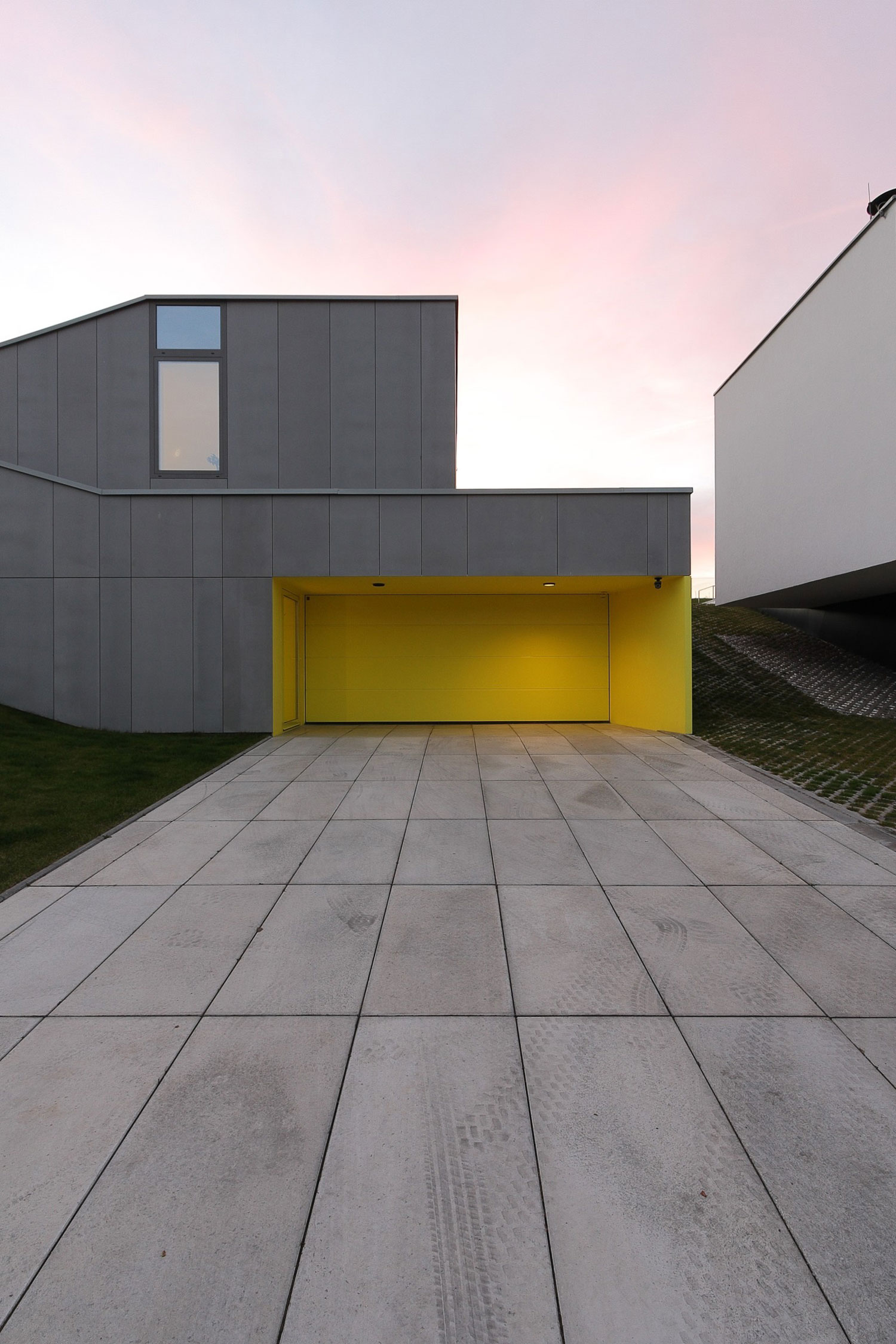A Cozy and Luxurious Modern House for an Elderly Couple in Banská Bystrica, Slovakia by Pauliny Hovorka Architekti (4)