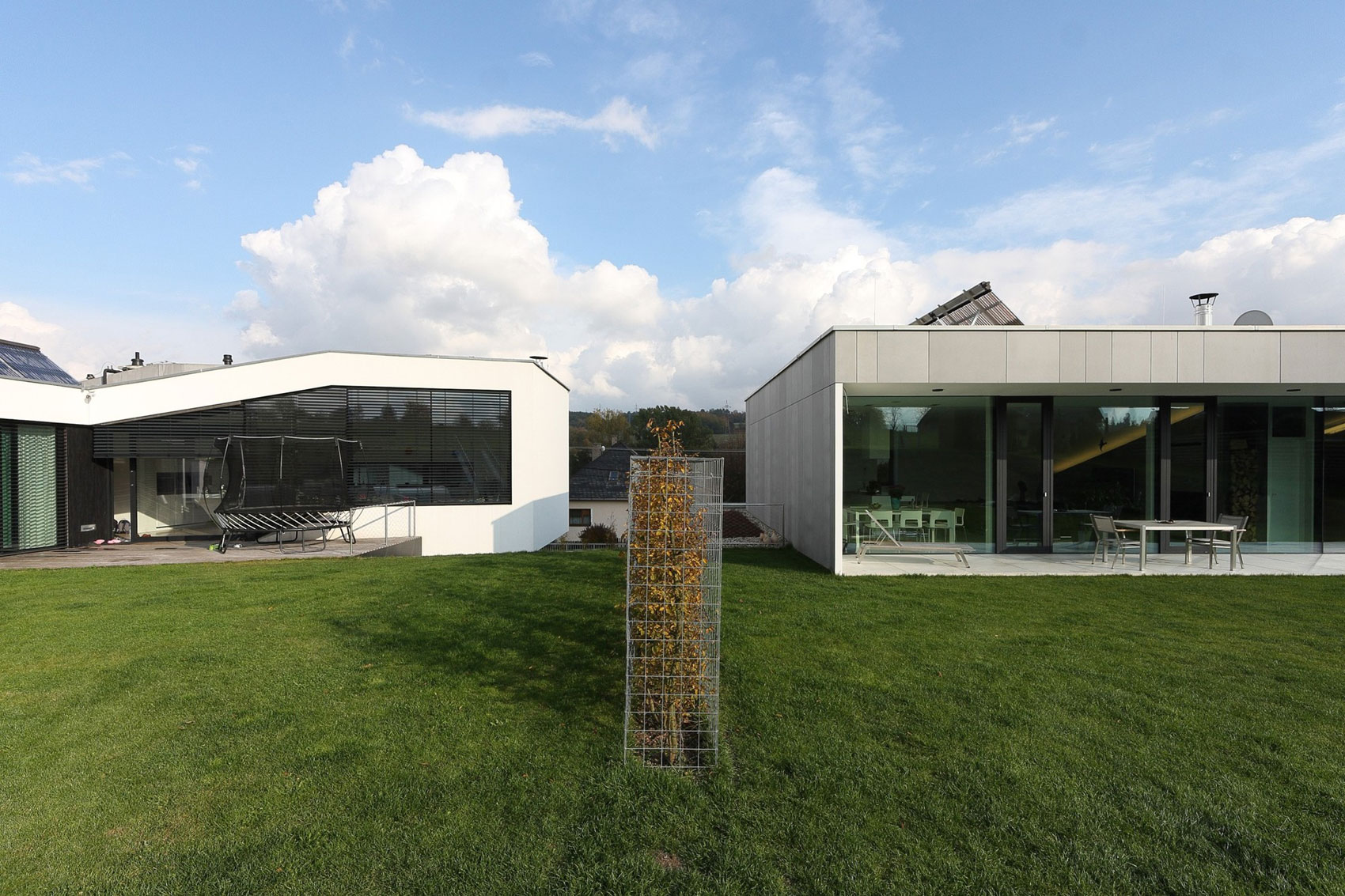A Cozy and Luxurious Modern House for an Elderly Couple in Banská Bystrica, Slovakia by Pauliny Hovorka Architekti (9)