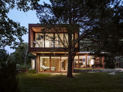 A Cozy and Warm Home Combines Rustic and Industrial Elements in Stonington by Joeb Moore & Partners (10)