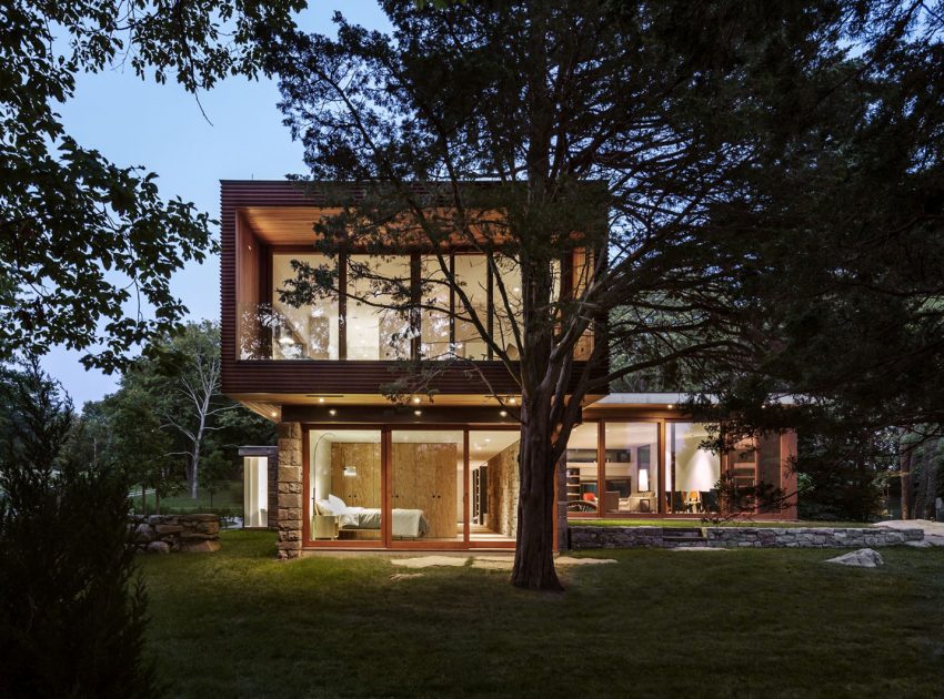 A Cozy and Warm Home Combines Rustic and Industrial Elements in Stonington by Joeb Moore & Partners (10)