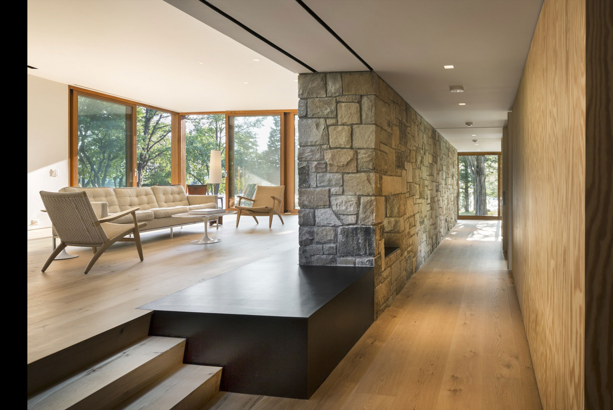 A Cozy and Warm Home Combines Rustic and Industrial Elements in Stonington by Joeb Moore & Partners (4)