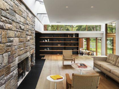 A Cozy and Warm Home Combines Rustic and Industrial Elements in Stonington by Joeb Moore & Partners (5)