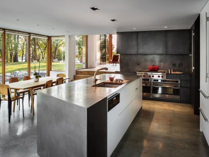 A Cozy and Warm Home Combines Rustic and Industrial Elements in Stonington by Joeb Moore & Partners (7)