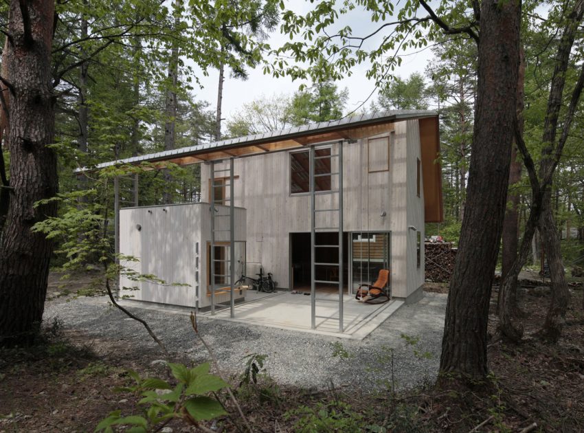 A Dramatic Contemporary Home with an Asymmetric Roof and Overhanging Eaves in Hakuba, Japan by Naka Architects (1)