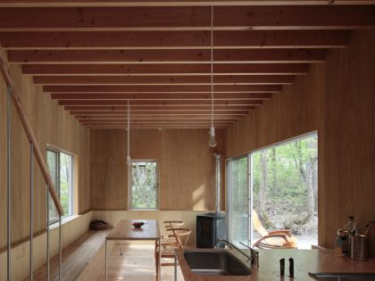 A Dramatic Contemporary Home with an Asymmetric Roof and Overhanging Eaves in Hakuba, Japan by Naka Architects (11)