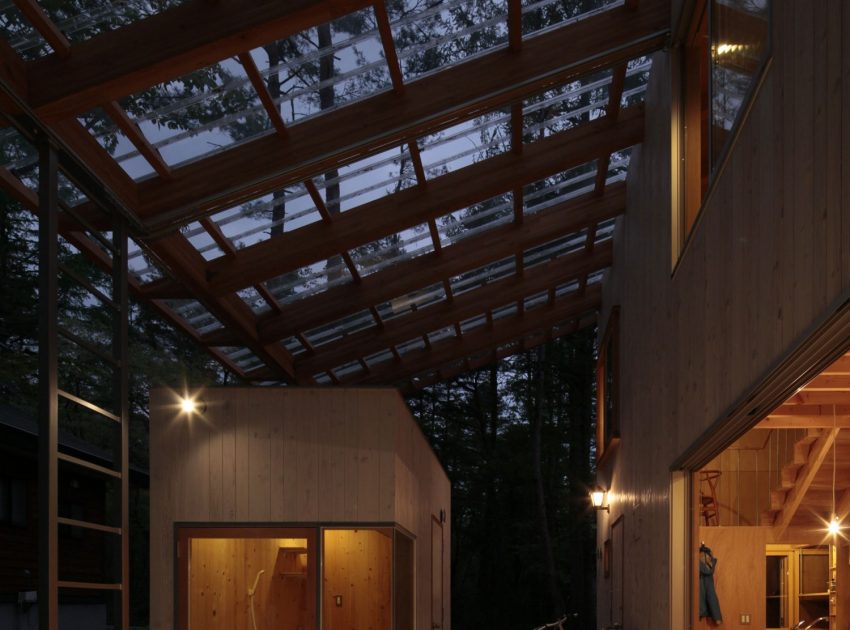 A Dramatic Contemporary Home with an Asymmetric Roof and Overhanging Eaves in Hakuba, Japan by Naka Architects (12)