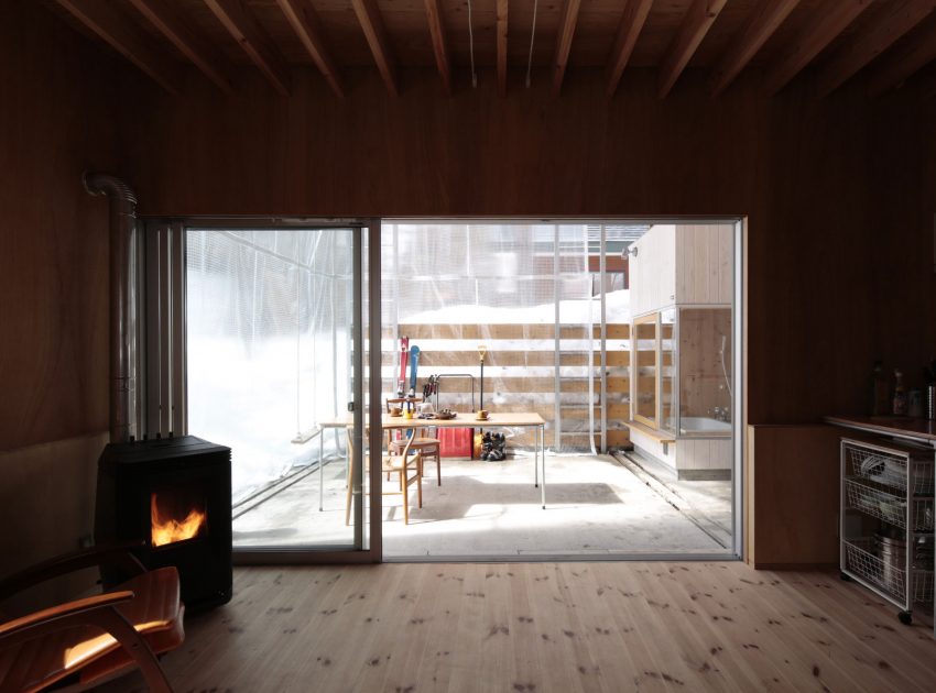 A Dramatic Contemporary Home with an Asymmetric Roof and Overhanging Eaves in Hakuba, Japan by Naka Architects (7)