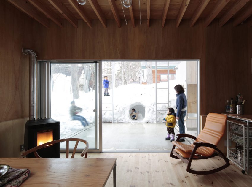 A Dramatic Contemporary Home with an Asymmetric Roof and Overhanging Eaves in Hakuba, Japan by Naka Architects (8)