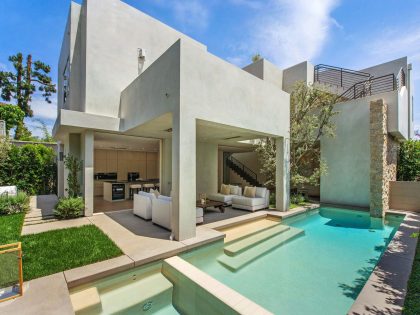 A Fabulous and Sleek Modern Home Surrounded by Lush Vegetation in Los Angeles
