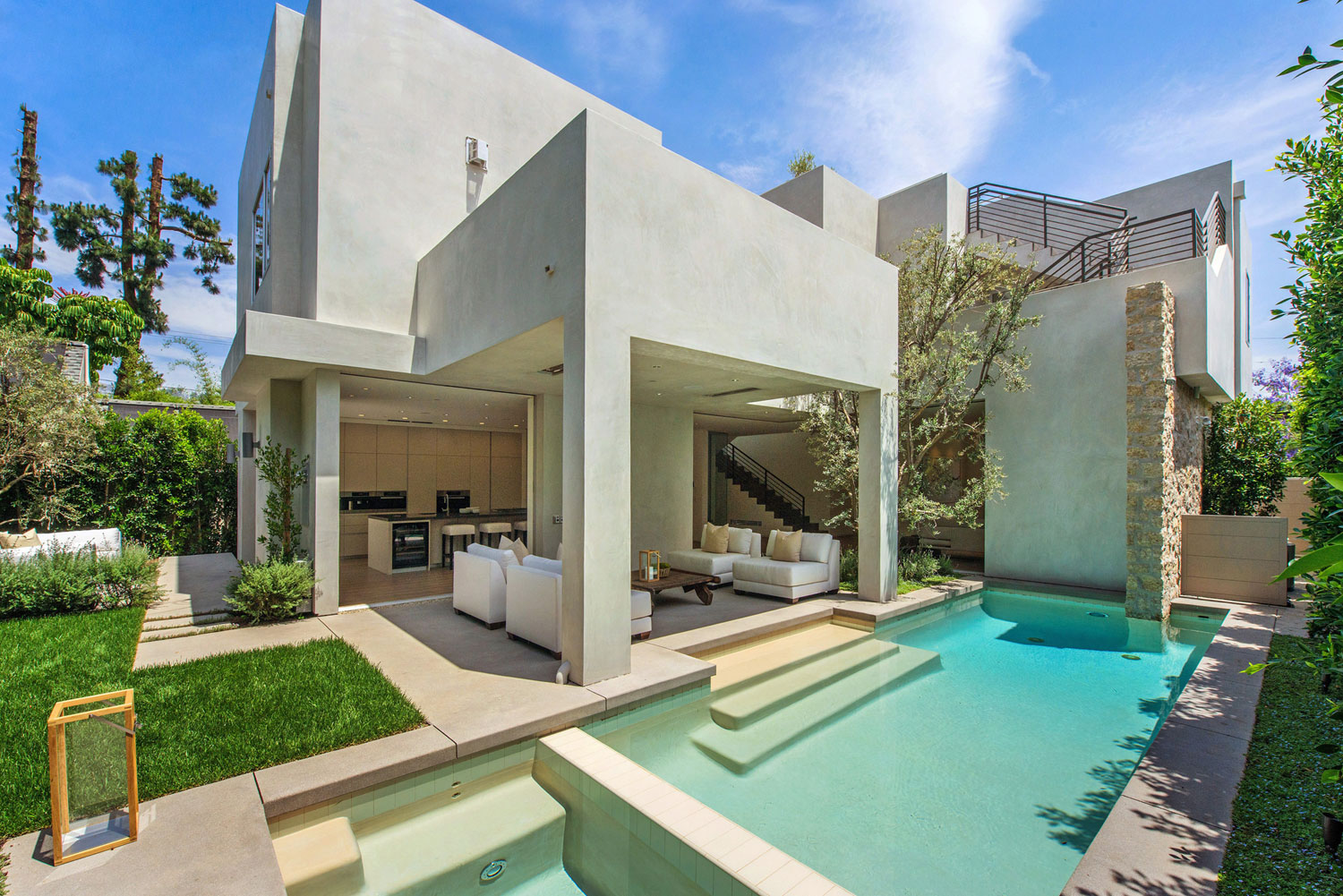 A Fabulous and Sleek Modern Home Surrounded by Lush Vegetation in Los Angeles by Amit Apel Design, Inc (1)