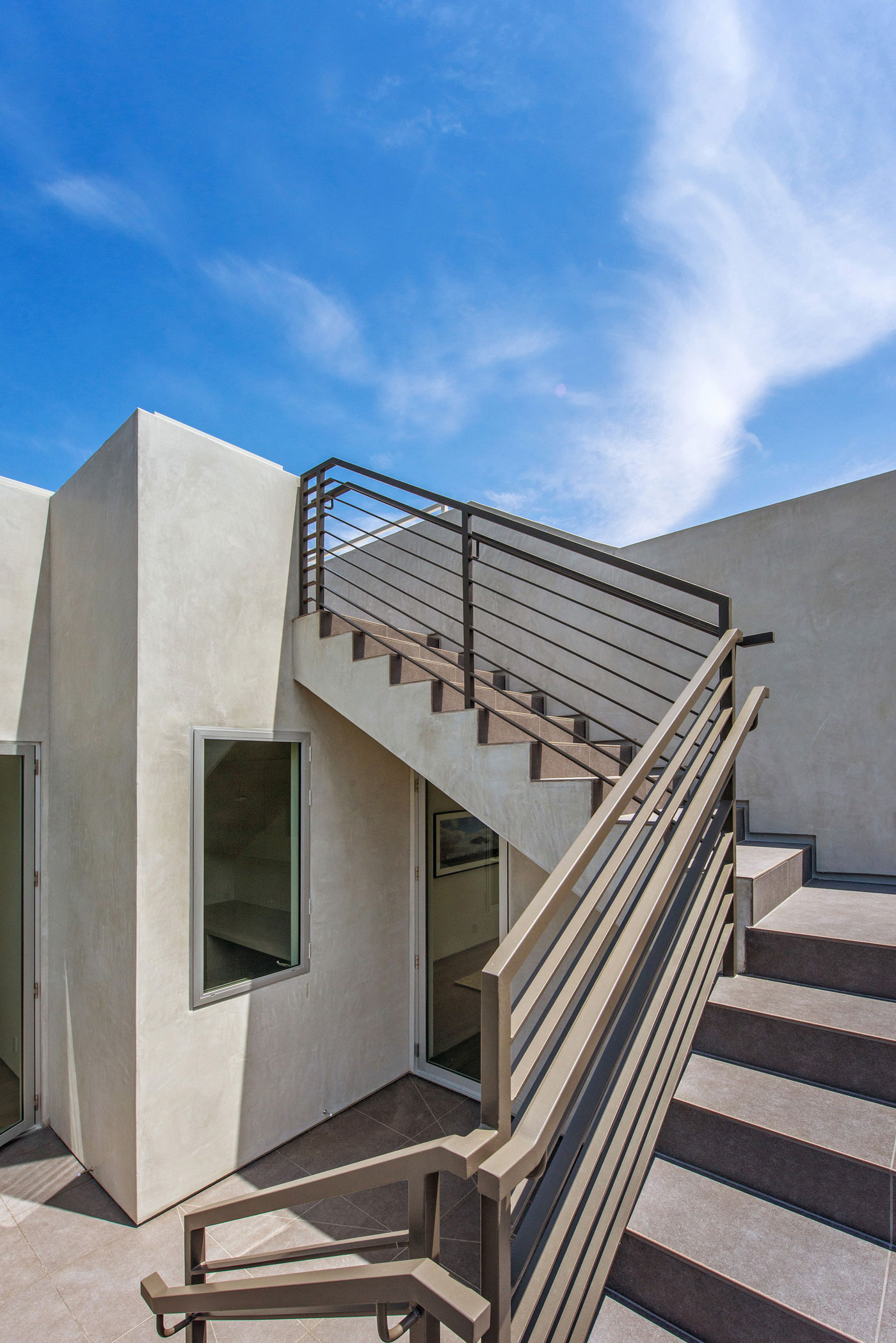 A Fabulous and Sleek Modern Home Surrounded by Lush Vegetation in Los Angeles by Amit Apel Design, Inc (12)