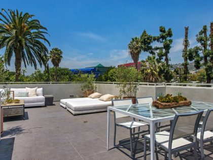 A Fabulous and Sleek Modern Home Surrounded by Lush Vegetation in Los Angeles by Amit Apel Design, Inc (13)