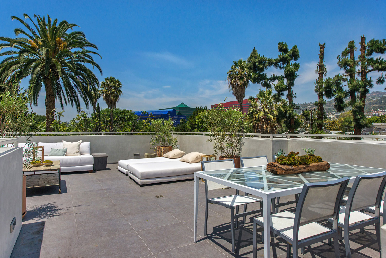 A Fabulous and Sleek Modern Home Surrounded by Lush Vegetation in Los Angeles by Amit Apel Design, Inc (13)