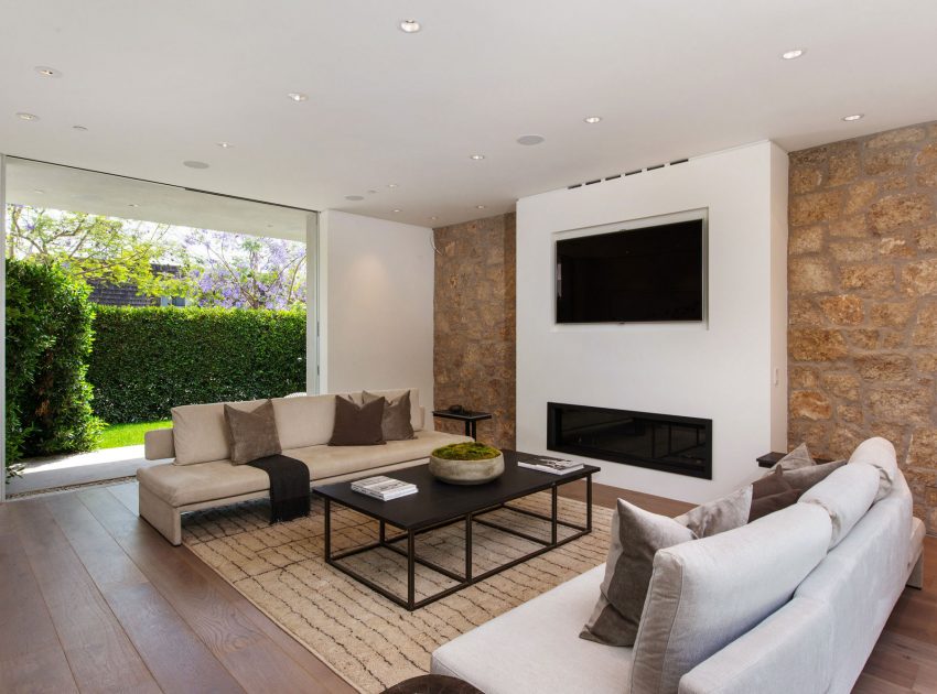 A Fabulous and Sleek Modern Home Surrounded by Lush Vegetation in Los Angeles by Amit Apel Design, Inc (24)