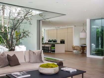 A Fabulous and Sleek Modern Home Surrounded by Lush Vegetation in Los Angeles by Amit Apel Design, Inc (27)