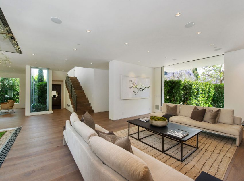 A Fabulous and Sleek Modern Home Surrounded by Lush Vegetation in Los Angeles by Amit Apel Design, Inc (28)