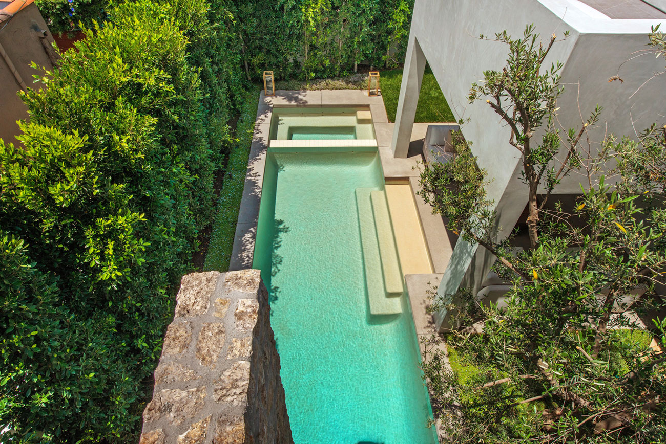 A Fabulous and Sleek Modern Home Surrounded by Lush Vegetation in Los Angeles by Amit Apel Design, Inc (3)