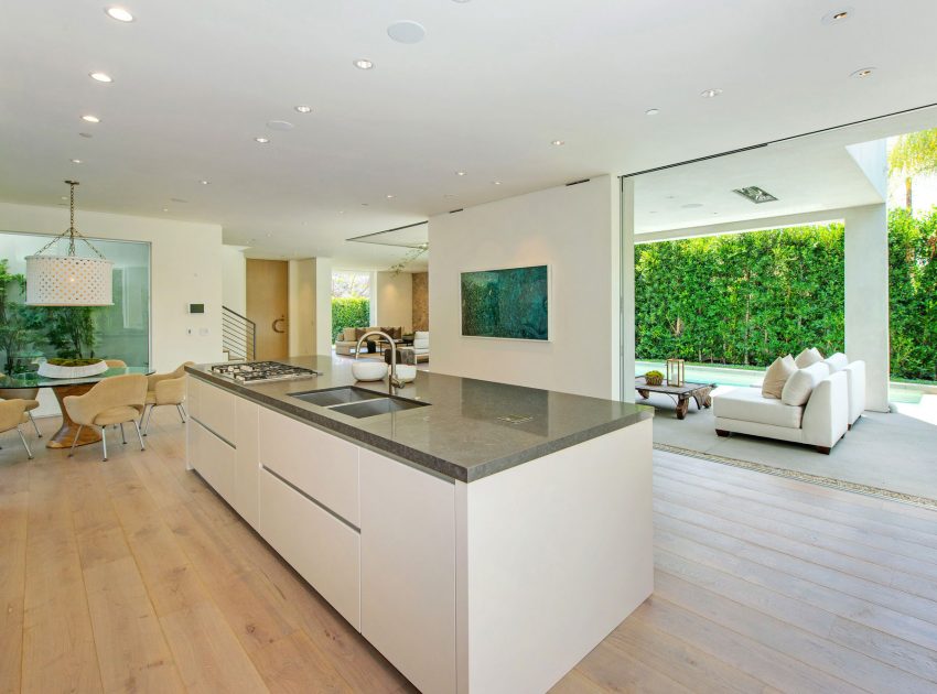 A Fabulous and Sleek Modern Home Surrounded by Lush Vegetation in Los Angeles by Amit Apel Design, Inc (34)