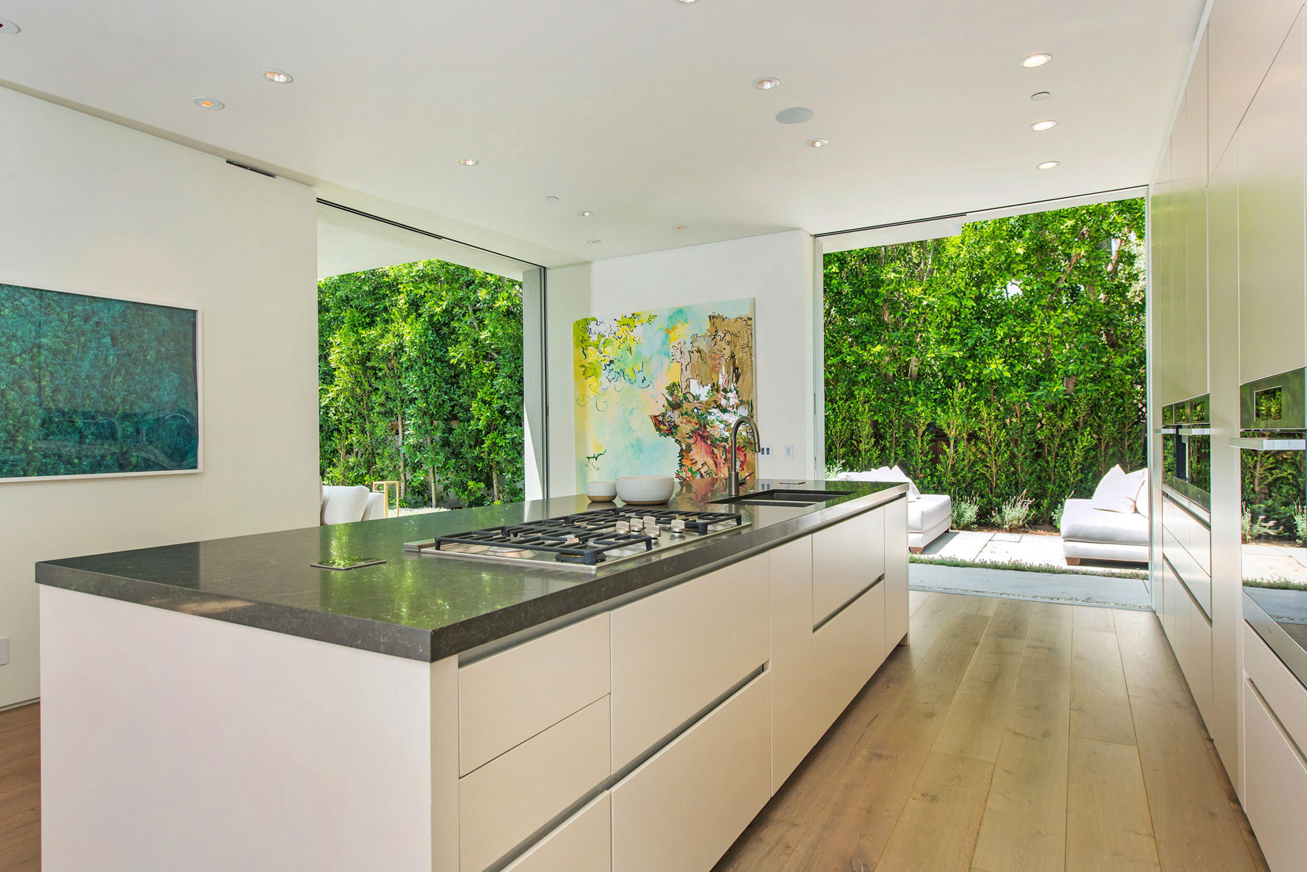 A Fabulous and Sleek Modern Home Surrounded by Lush Vegetation in Los Angeles by Amit Apel Design, Inc (35)
