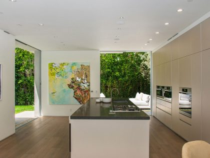 A Fabulous and Sleek Modern Home Surrounded by Lush Vegetation in Los Angeles by Amit Apel Design, Inc (36)