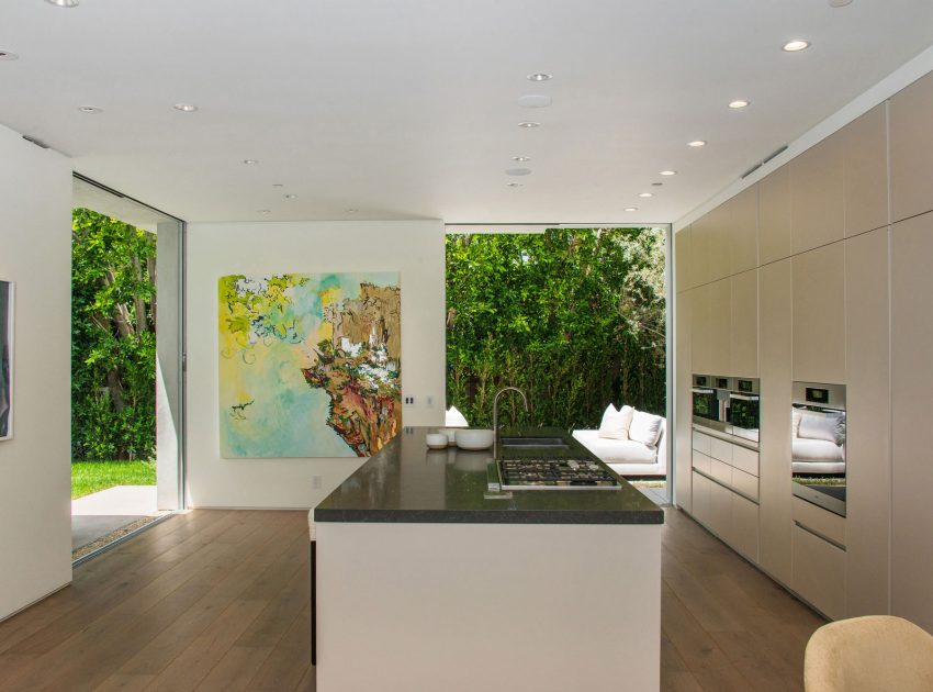 A Fabulous and Sleek Modern Home Surrounded by Lush Vegetation in Los Angeles by Amit Apel Design, Inc (36)