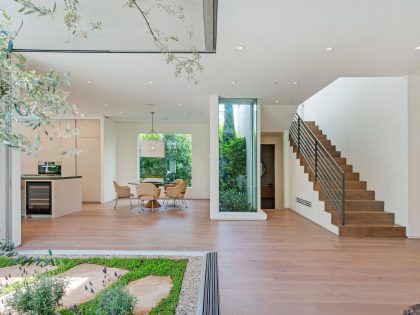 A Fabulous and Sleek Modern Home Surrounded by Lush Vegetation in Los Angeles by Amit Apel Design, Inc (37)