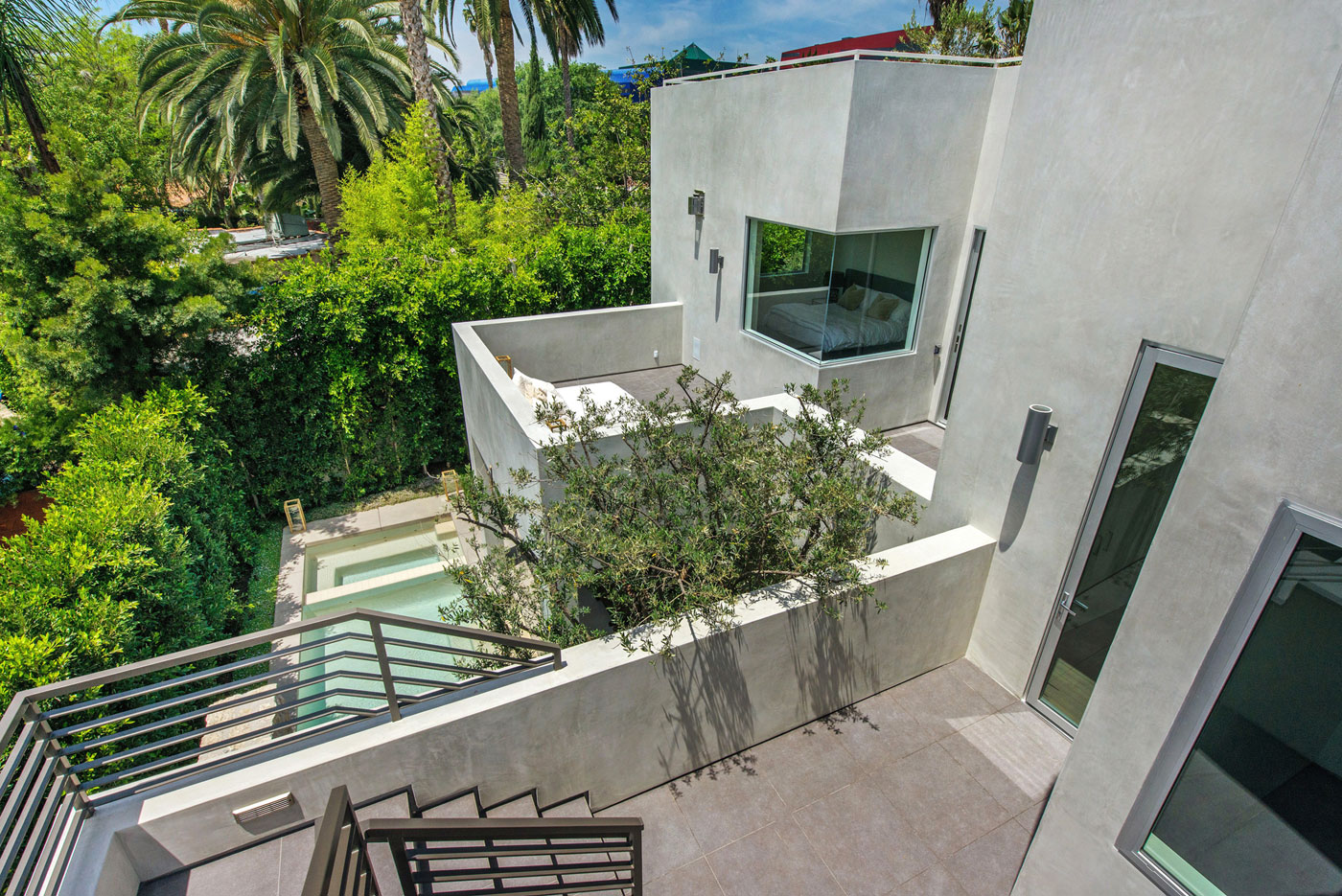 A Fabulous and Sleek Modern Home Surrounded by Lush Vegetation in Los Angeles by Amit Apel Design, Inc (4)