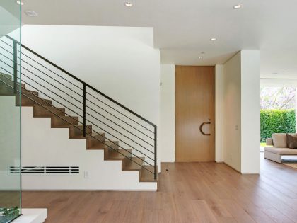 A Fabulous and Sleek Modern Home Surrounded by Lush Vegetation in Los Angeles by Amit Apel Design, Inc (40)