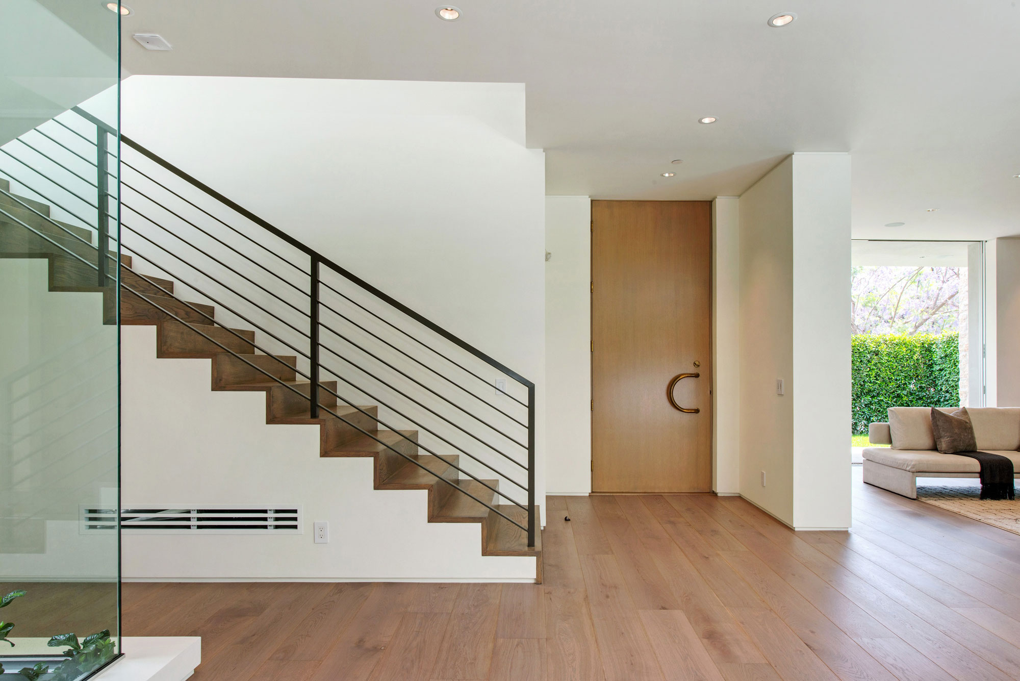 A Fabulous and Sleek Modern Home Surrounded by Lush Vegetation in Los Angeles by Amit Apel Design, Inc (40)