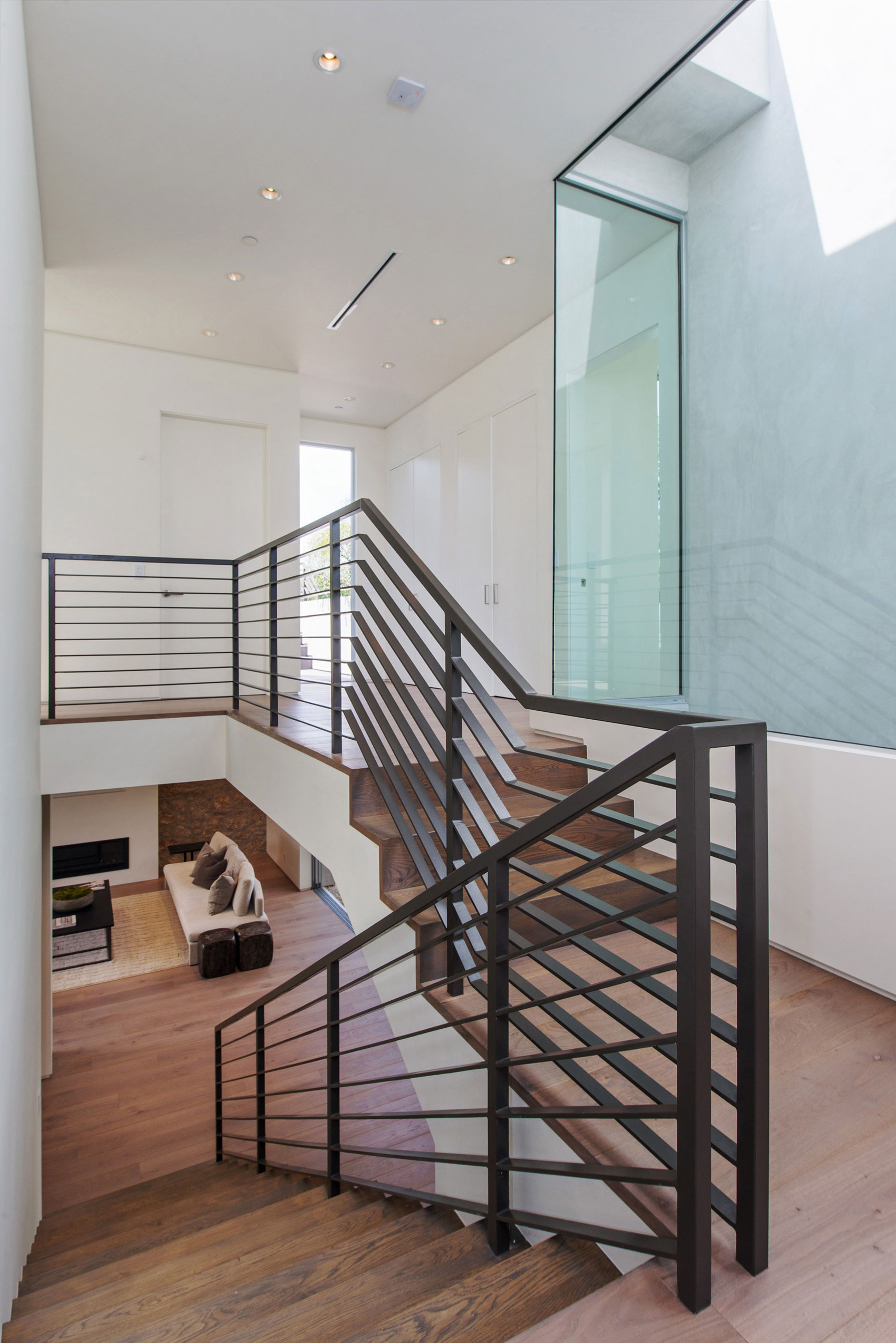 A Fabulous and Sleek Modern Home Surrounded by Lush Vegetation in Los Angeles by Amit Apel Design, Inc (42)