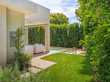 A Fabulous and Sleek Modern Home Surrounded by Lush Vegetation in Los Angeles by Amit Apel Design, Inc (5)