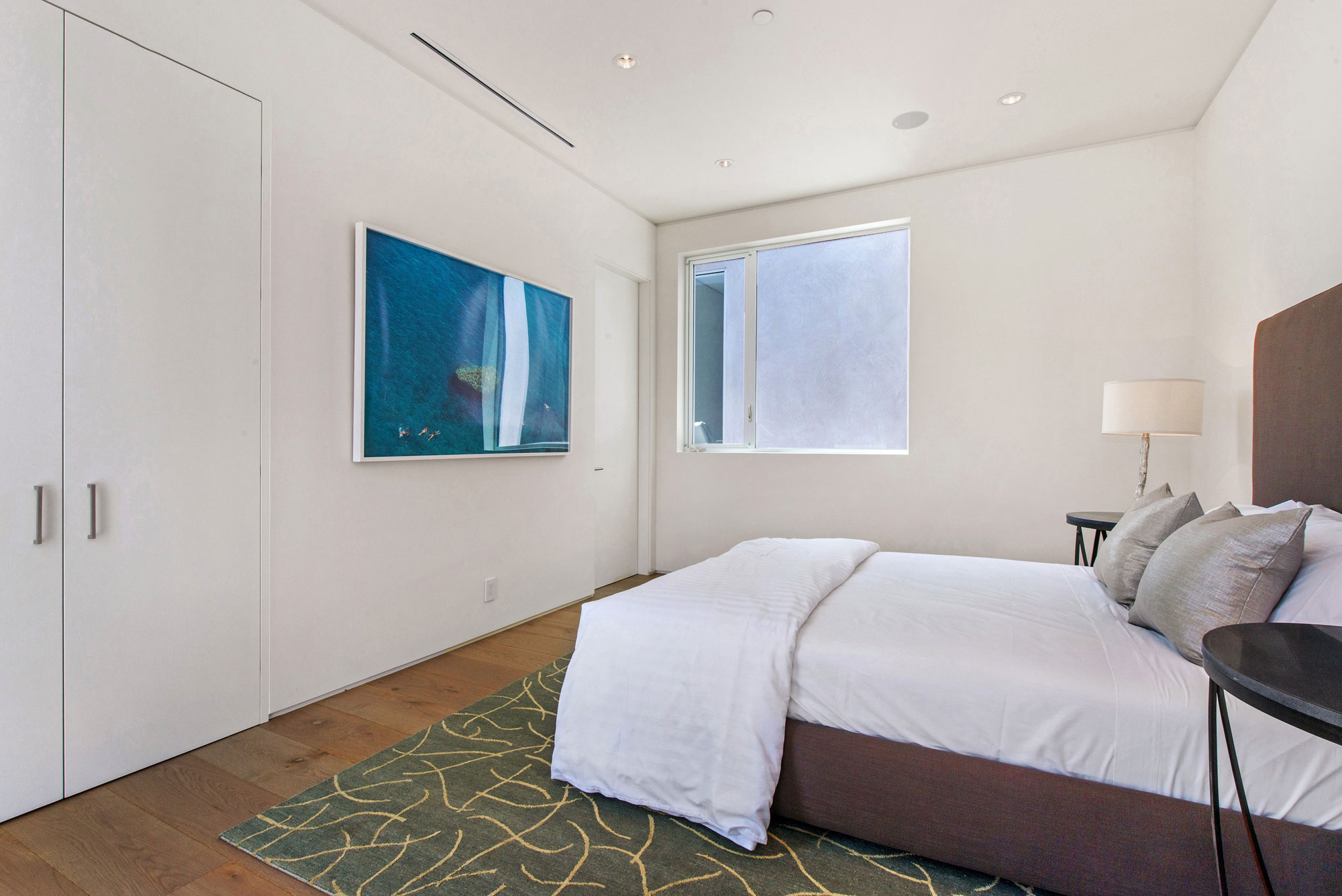 A Fabulous and Sleek Modern Home Surrounded by Lush Vegetation in Los Angeles by Amit Apel Design, Inc (50)