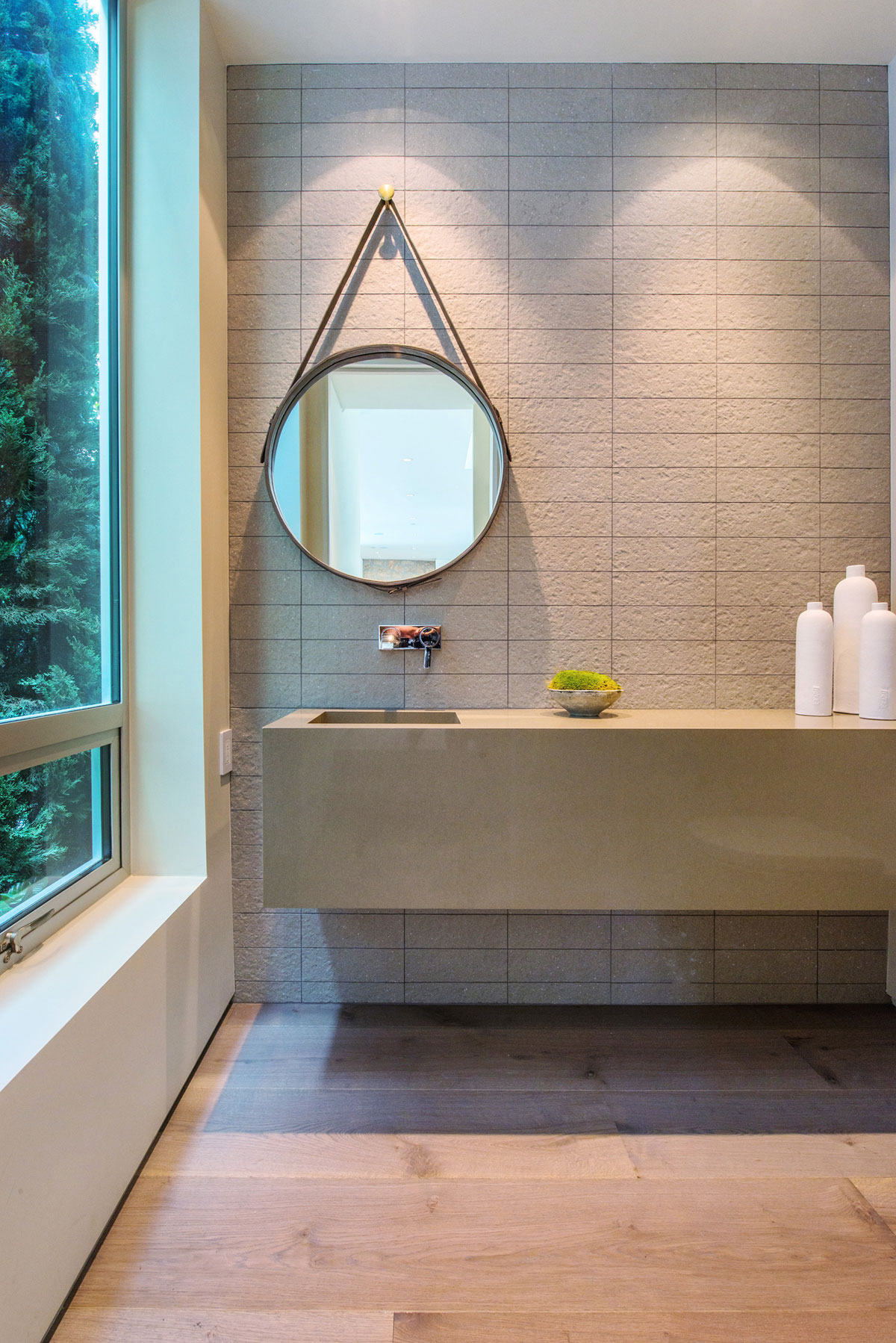 A Fabulous and Sleek Modern Home Surrounded by Lush Vegetation in Los Angeles by Amit Apel Design, Inc (58)