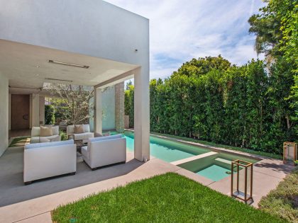 A Fabulous and Sleek Modern Home Surrounded by Lush Vegetation in Los Angeles by Amit Apel Design, Inc (6)