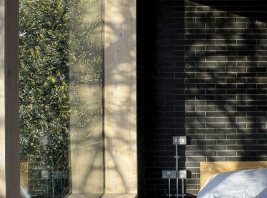 A Fascinating Home with Black Engineering Bricks and Slabs of White Marble in London by Liddicoat & Goldhill (13)