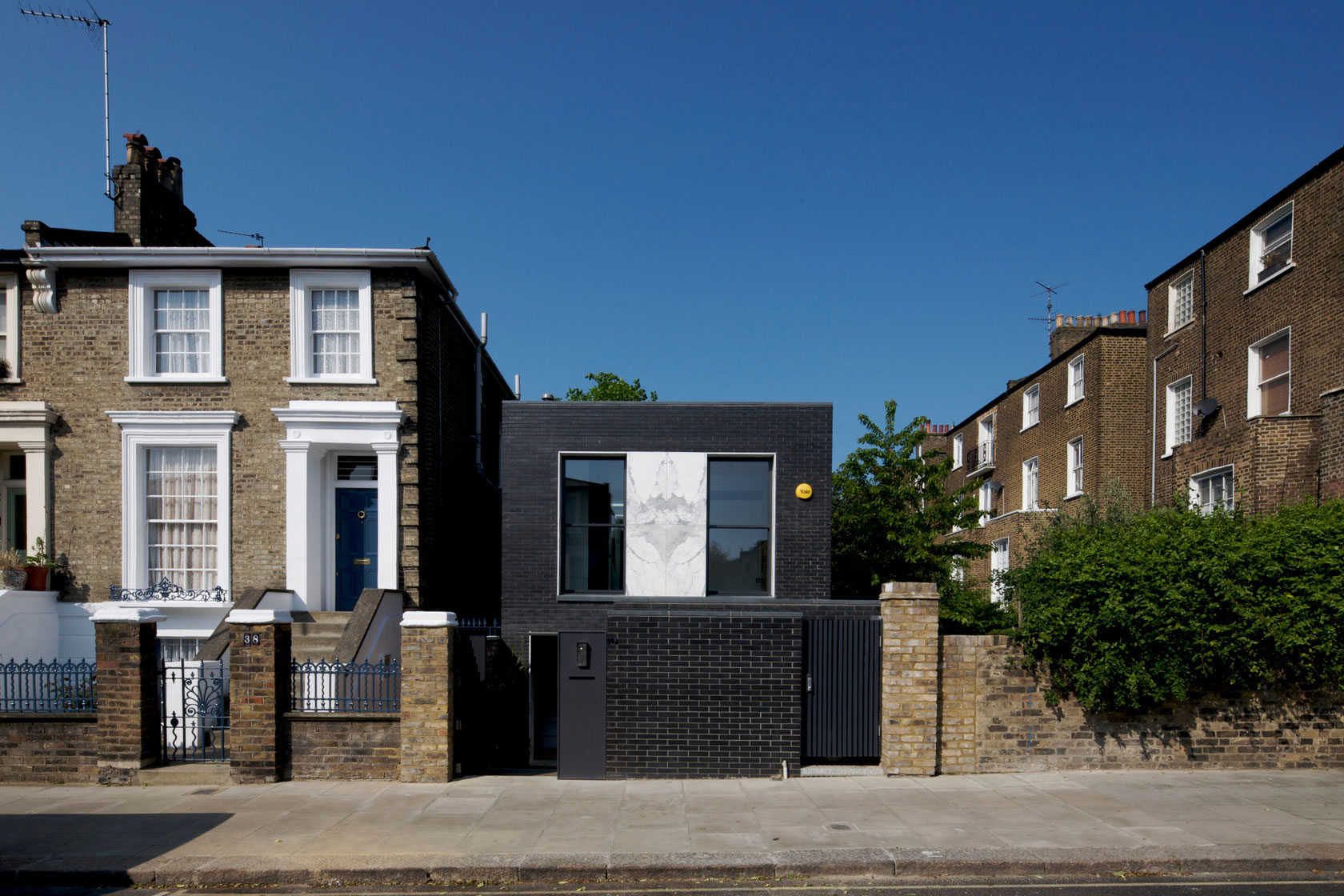 A Fascinating Home with Black Engineering Bricks and Slabs of White Marble in London by Liddicoat & Goldhill (2)