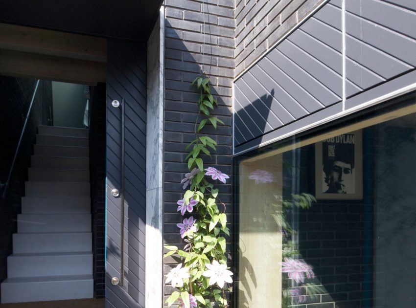 A Fascinating Home with Black Engineering Bricks and Slabs of White Marble in London by Liddicoat & Goldhill (4)