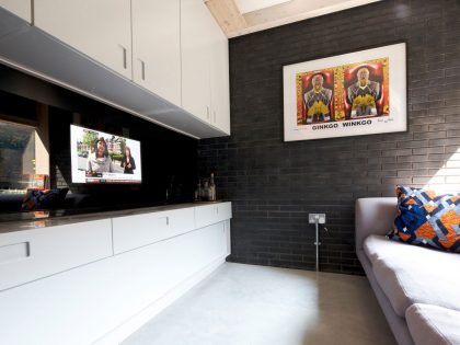 A Fascinating Home with Black Engineering Bricks and Slabs of White Marble in London by Liddicoat & Goldhill (5)