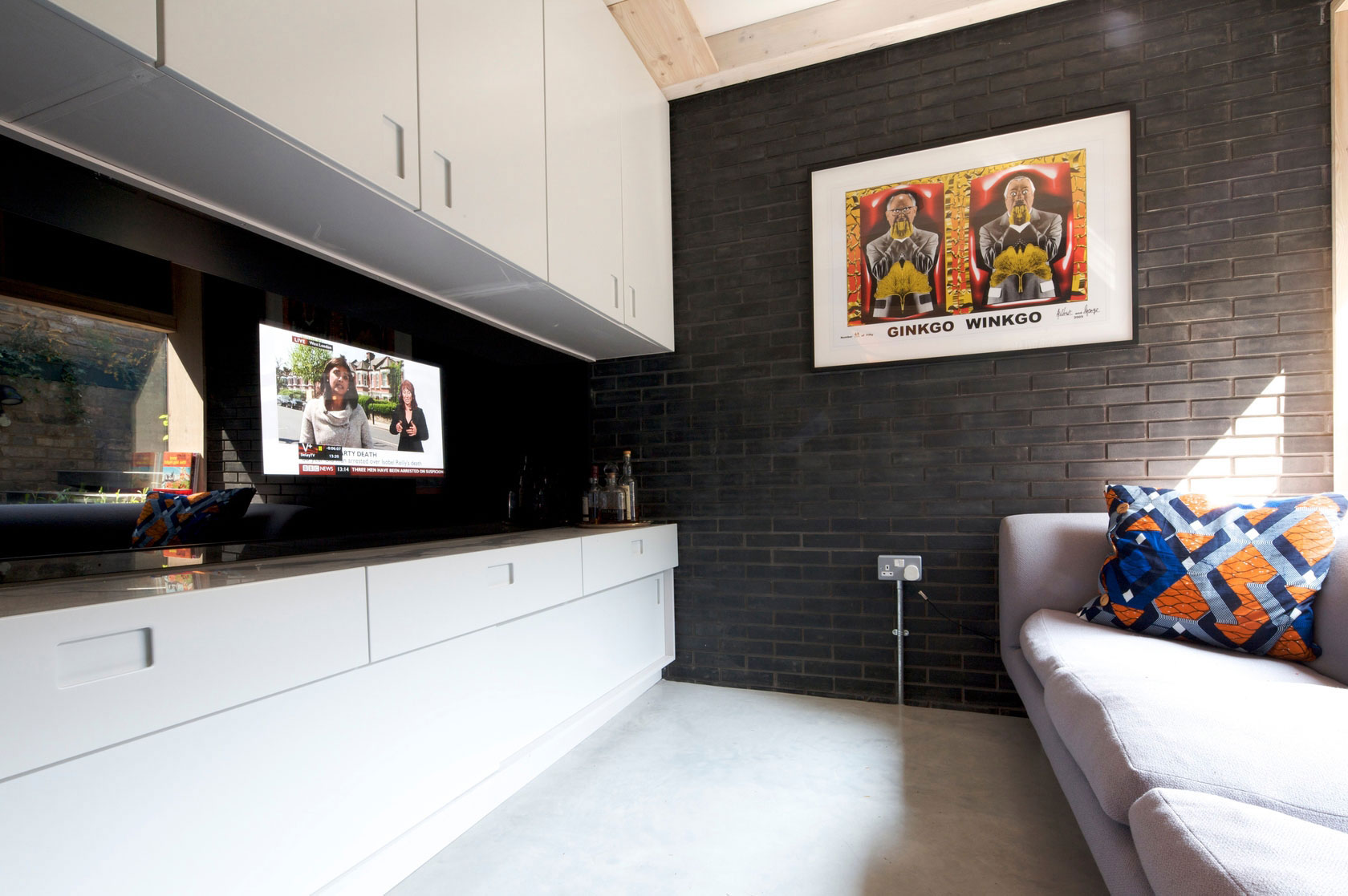 A Fascinating Home with Black Engineering Bricks and Slabs of White Marble in London by Liddicoat & Goldhill (5)