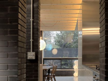 A Fascinating Home with Black Engineering Bricks and Slabs of White Marble in London by Liddicoat & Goldhill (7)
