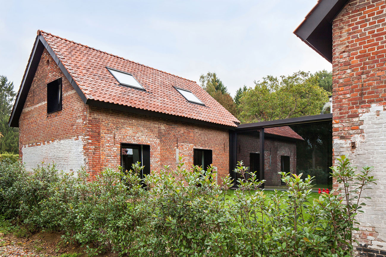 A Former Hunting Lodge Transformed into a Sleek Modern Family Home in Heverlee, Belgium by DMOA Architecten (1)