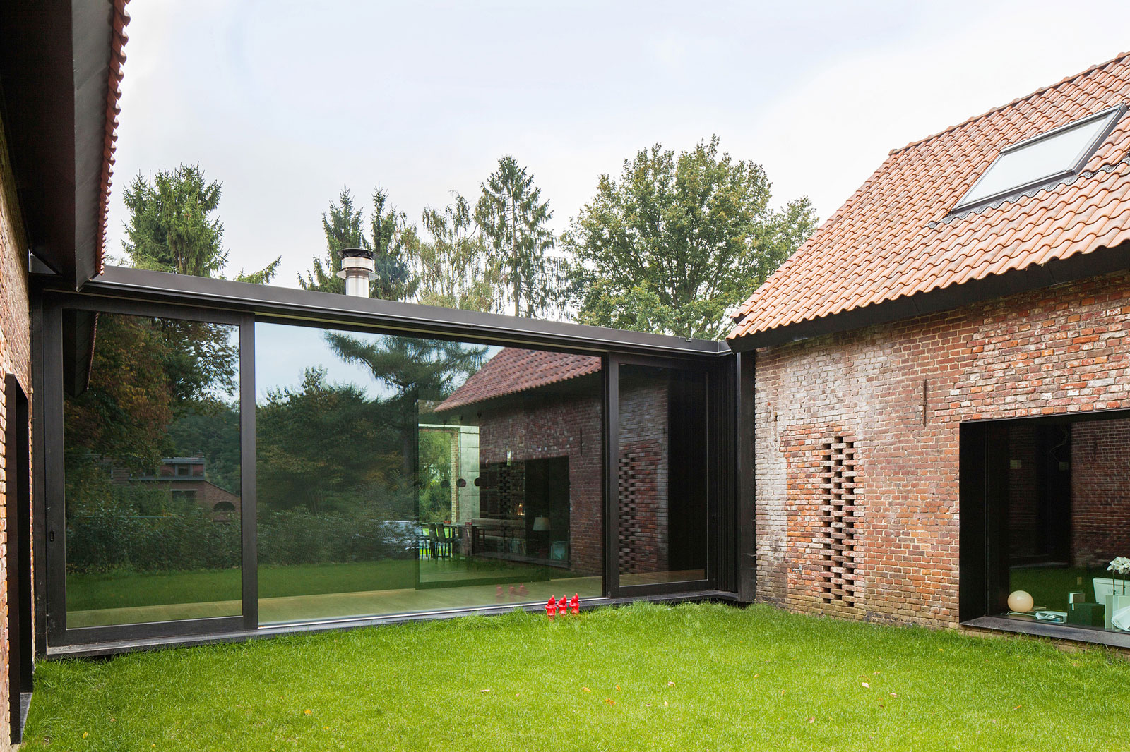 A Former Hunting Lodge Transformed into a Sleek Modern Family Home in Heverlee, Belgium by DMOA Architecten (2)