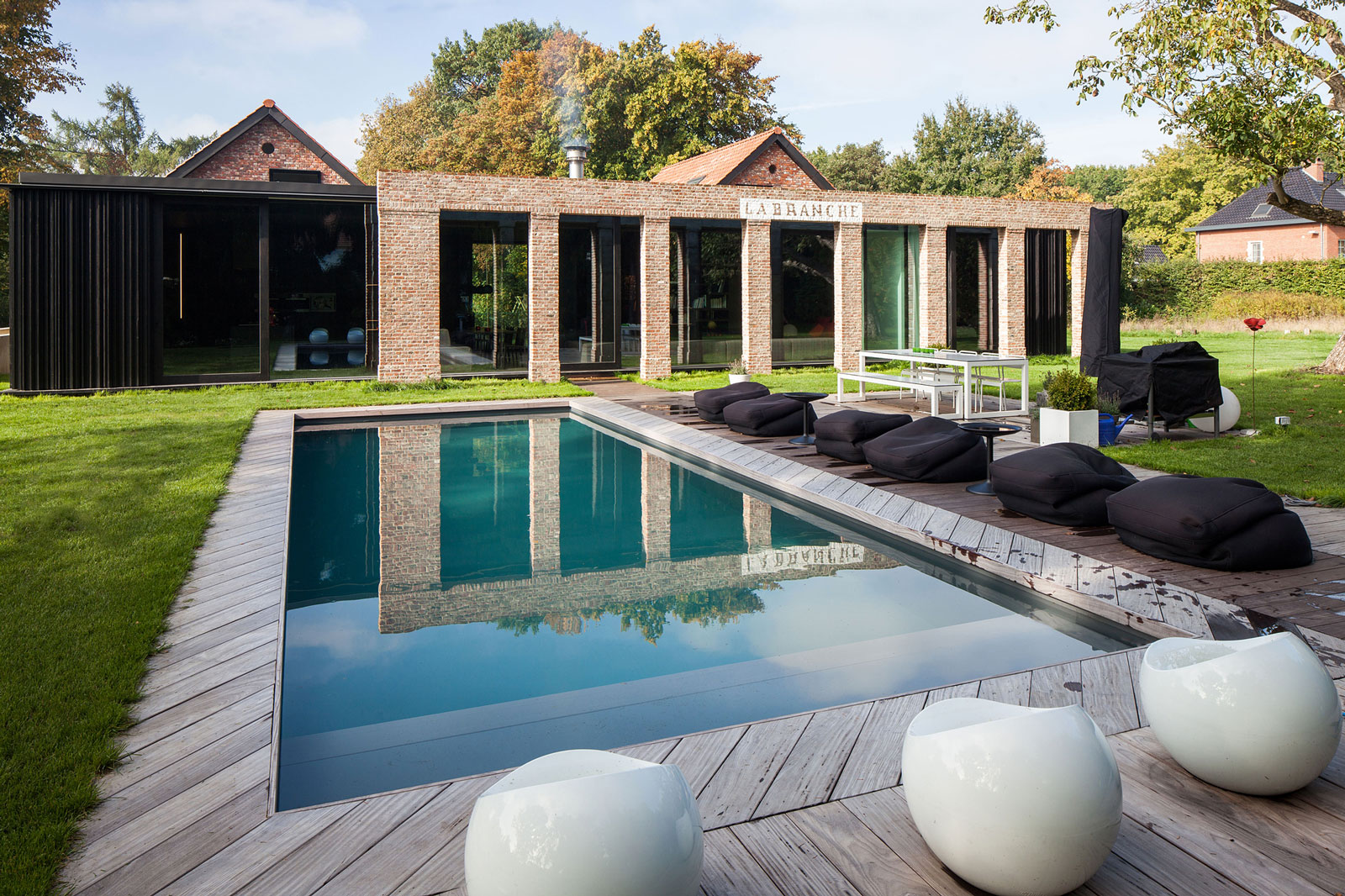 A Former Hunting Lodge Transformed into a Sleek Modern Family Home in Heverlee, Belgium by DMOA Architecten (3)