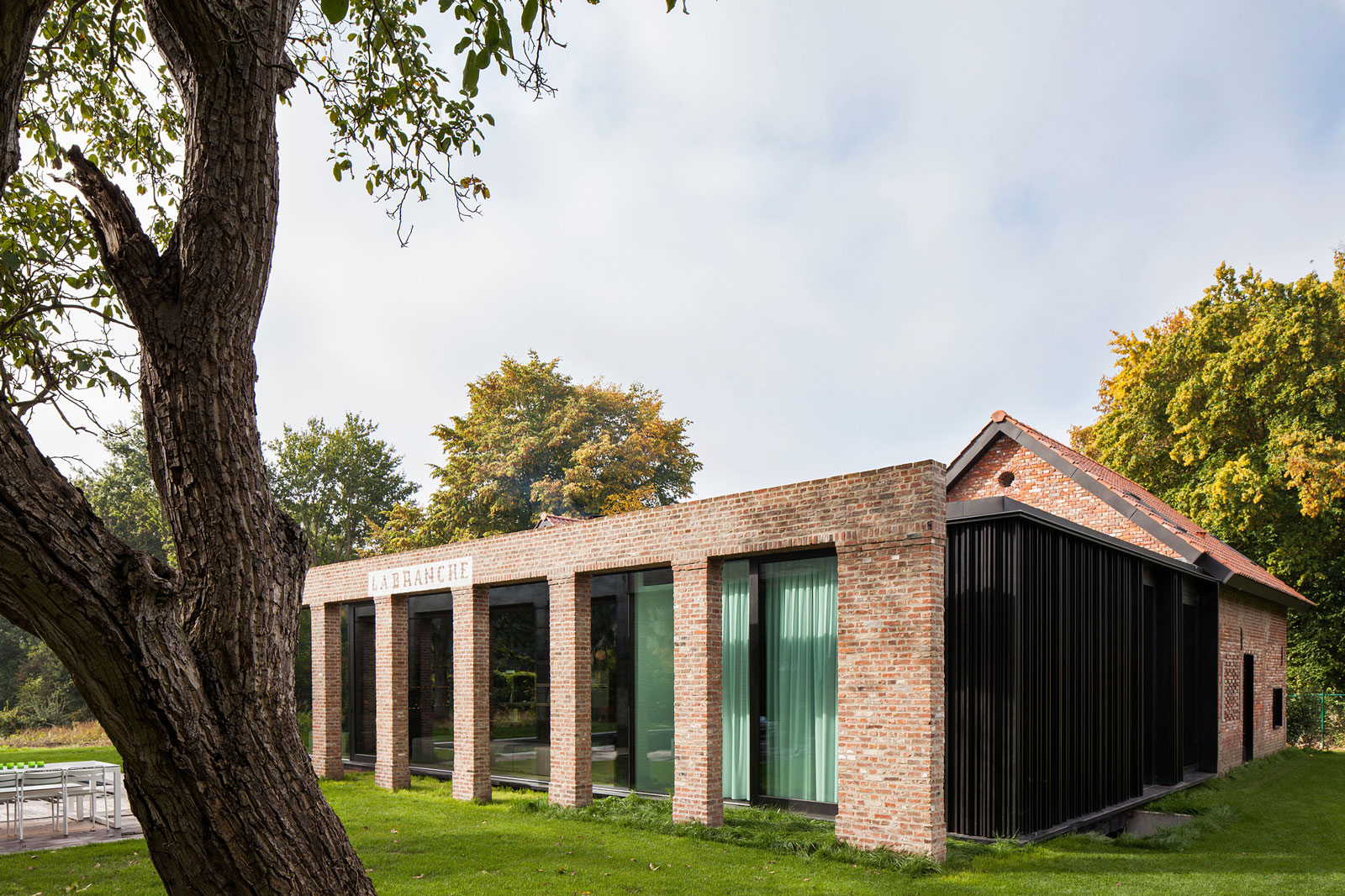 A Former Hunting Lodge Transformed into a Sleek Modern Family Home in Heverlee, Belgium by DMOA Architecten (4)